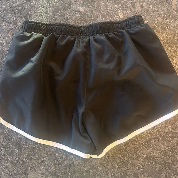 Nike shorts - Picture 3 of 4